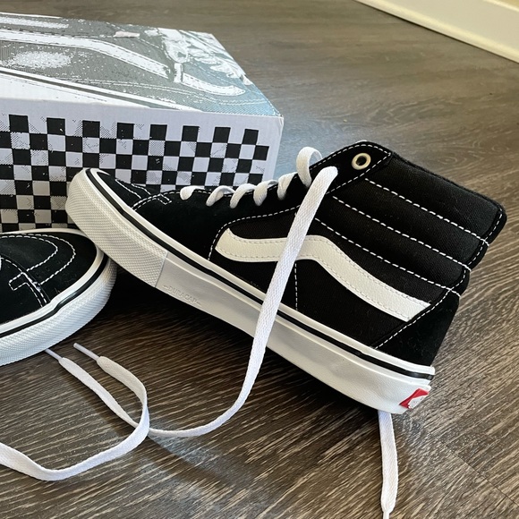 Like New! Vans Skate Sk8-Hi Black/White Sneakers - Unisex (Boys Size 5) - Picture 10 of 10